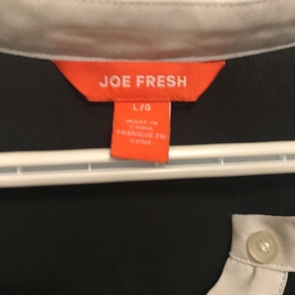 Womens  sleeveless button down blouse - Picture 2 of 3